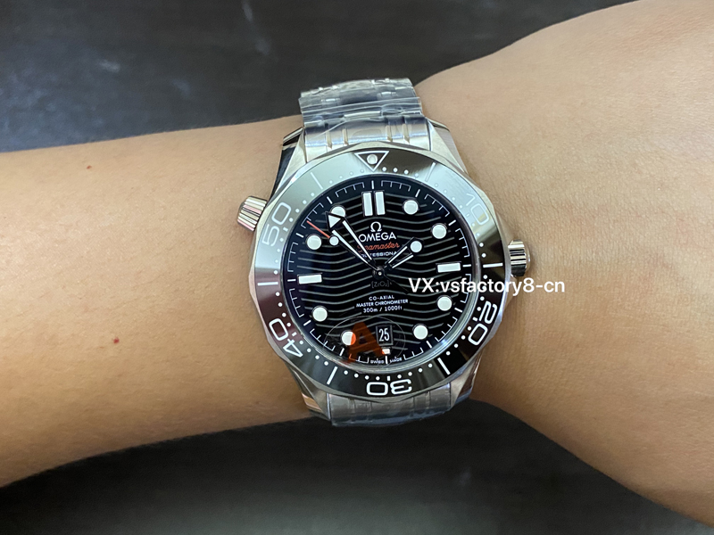 VS廠歐米茄黑面海馬300米升級(jí)丹東8800一體機(jī)芯值不值得入手