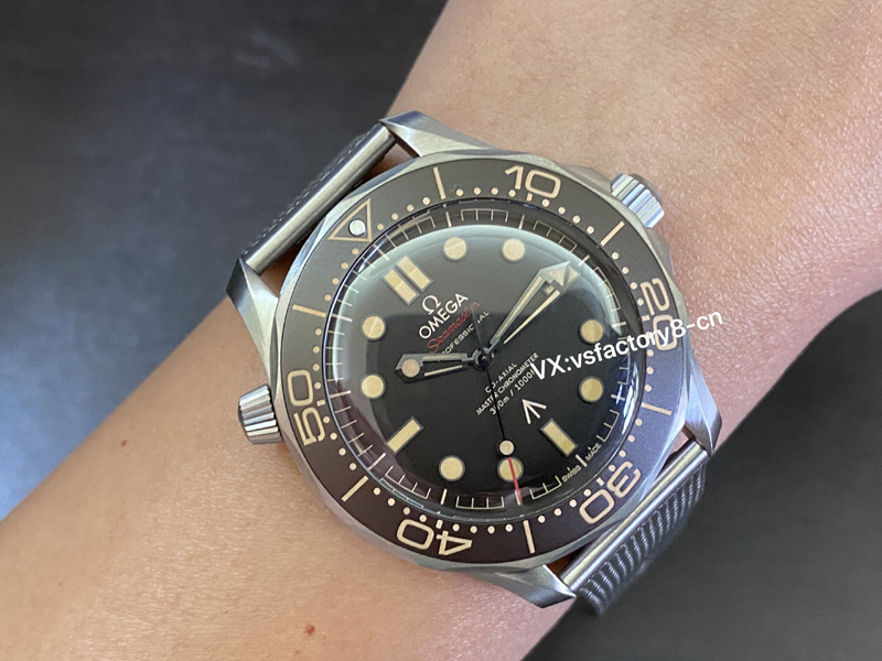 歐米茄海馬300米鈦金屬無暇赴死V4版丹東8806一體機細(xì)節(jié)做工值不值得入手