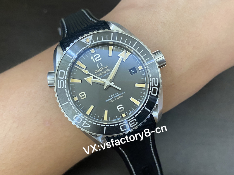 歐米茄銅灰面海馬600米8900機(jī)復(fù)刻表品質(zhì)細(xì)節(jié)做工復(fù)刻還原深度分析