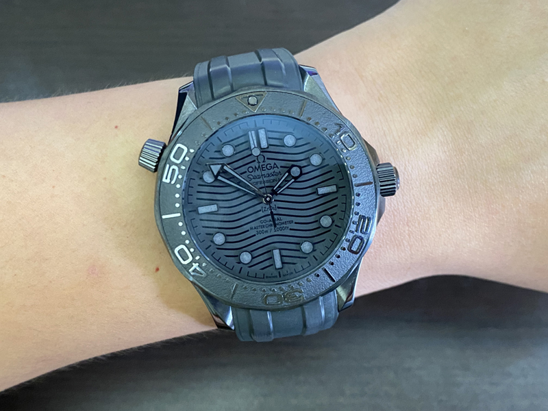 歐米茄黑武士海馬300米V4版丹東8806一體機(jī)芯品質(zhì)細(xì)節(jié)做工怎么樣