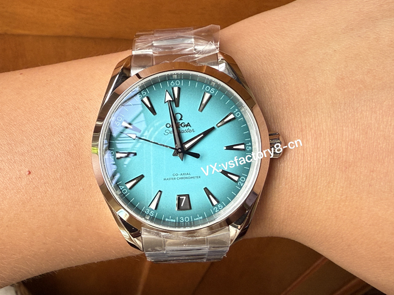 歐米茄綠松石海馬150米丹東8900機復(fù)刻表細(xì)節(jié)做工還原深度評測