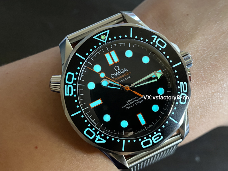 歐米茄無暇黑橙針海馬300米丹東8806機復刻表細節(jié)做工怎么樣